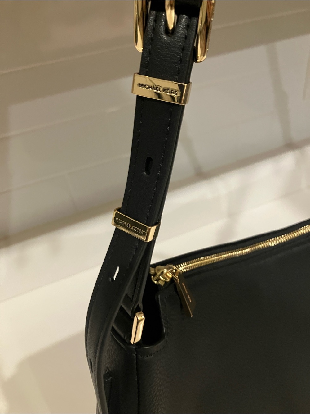 MICHAEL MICHAEL KORS Nolita Medium Pebbled Leather Shoulder Bag Retails $299.50 - Picture 4 of 14